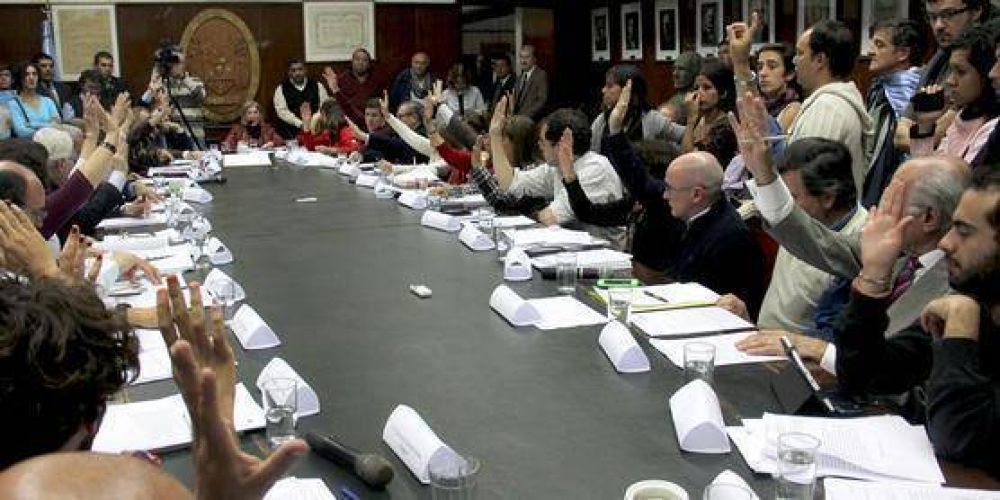 Bard�n lanz� el proceso de reforma en la UNT y el Superior apoya reclamo docente