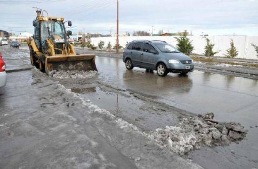Obras P�blicas realiza trabajos de remoci�n de hielo