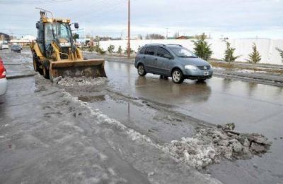 Obras P�blicas realiza trabajos de remoci�n de hielo