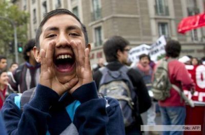 Sin mayores incidentes finaliz� la masiva marcha estudiantil en Chile