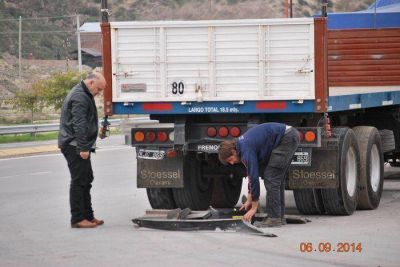 Un transporte de Tornquist protagoniz� un accidente en Villa Regina
