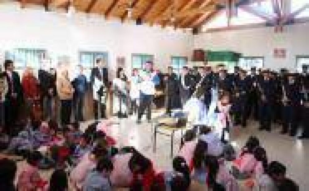 La Plata: Bruera particip� del acto por el D�a de la Afirmaci�n de los Derechos Argentinos sobre Malvinas