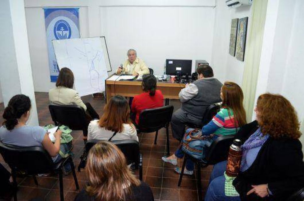 La Municipalidad de Corrientes contin�a capacitando a agentes de informaci�n tur�stica