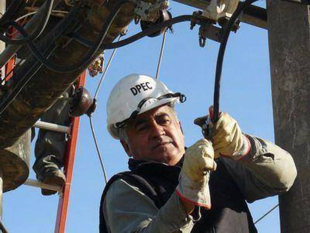 DPEC instala equipos y realiza mantenimientos de l�nea en Capital