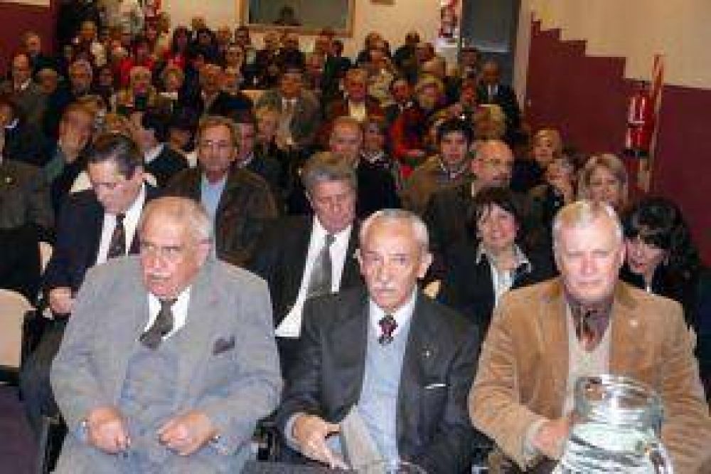 Emotiva distinci�n a una vida chamamecera