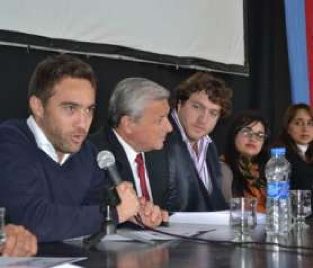 Capacitan a los tutores solidarios del Progresar