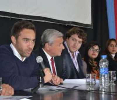 Capacitan a los tutores solidarios del Progresar