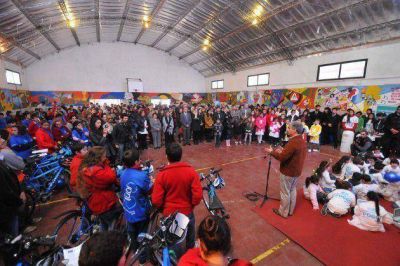 El Gobernador despleg� una intensa agenda de acciones en Uni�n