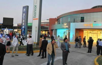 Entregan las tarjetas del Confiamos en Vos