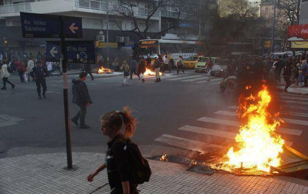 Incidentes en Unicameral: 26 detenidos y 15 polic�as heridos
