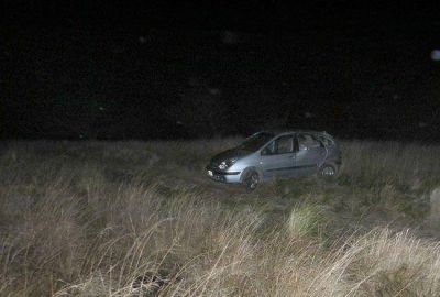 Una camioneta perdi� un sill�n en la ruta 35 y provoc� un vuelco fatal