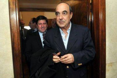 El Gobierno y la UCR prometen di�logo, pero a la vez no ceden