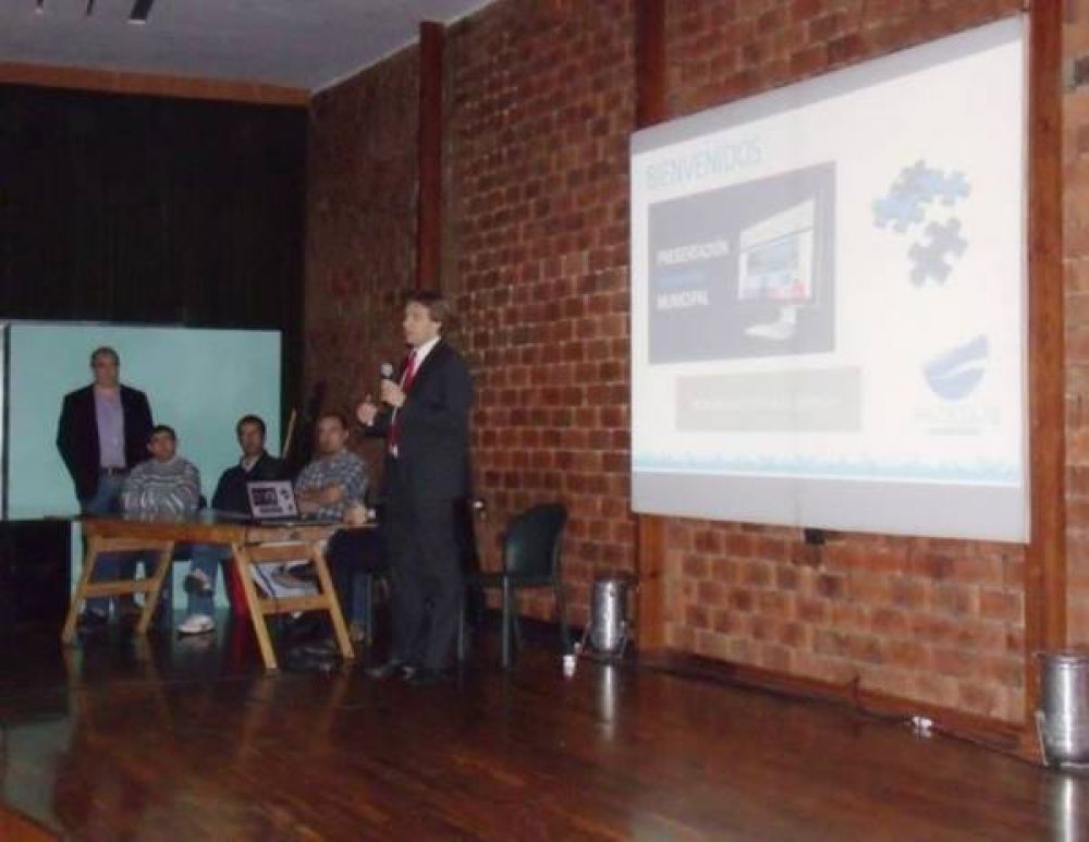 Presentan la renovada p�gina web interactiva de la Municipalidad