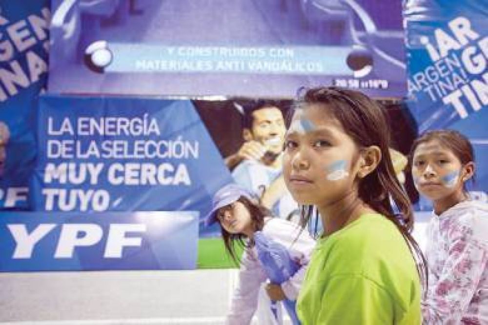 YPF invita a participar del Mundial 2014 a la comunidad comodorense