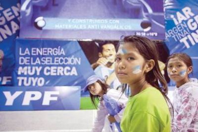 YPF invita a participar del Mundial 2014 a la comunidad comodorense
