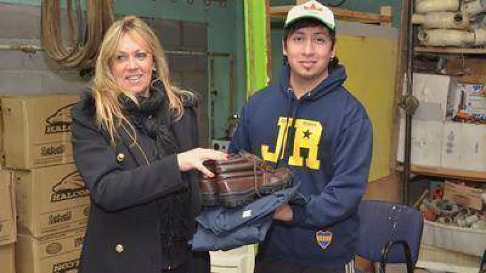 Personal de Tr�nsito recibi� indumentaria de abrigo para el invierno