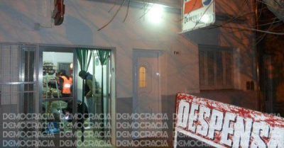 Delincuentes atacaron a tiros a oriental due�o de un comercio de barrio Belgrano