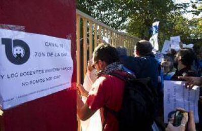 Unos 900 docentes cobran un extra retroactivo a marzo