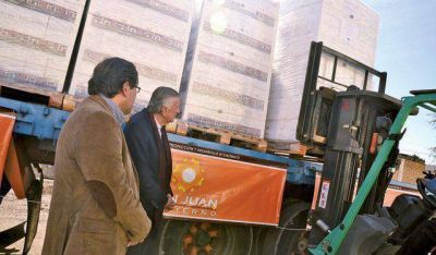 Desde ayer, el vino y aceite local viaja en tren a Buenos Aires