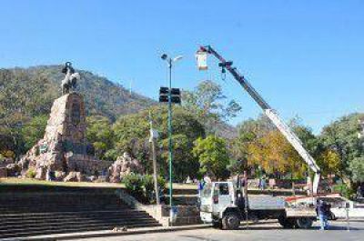 Nuevo sistema de iluminaci�n del Monumento a G�emes
