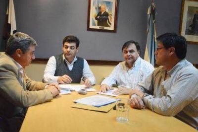 Gobierno y Municipalidad de El Calafate firman convenio de trabajo