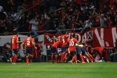 Independiente volvi� a Primera: puso fin a la angustia tras superar 2-0 a Hurac�n