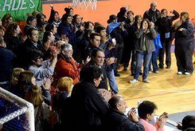 LOS MUNICIPALES LLEGARON A UN ACUERDO CON C�RDOBA Y LEVANTARON EL PARO