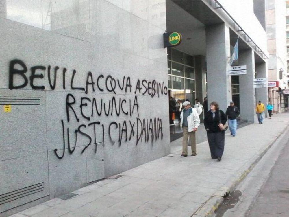 Dura pintada contra el intendente en pleno centro