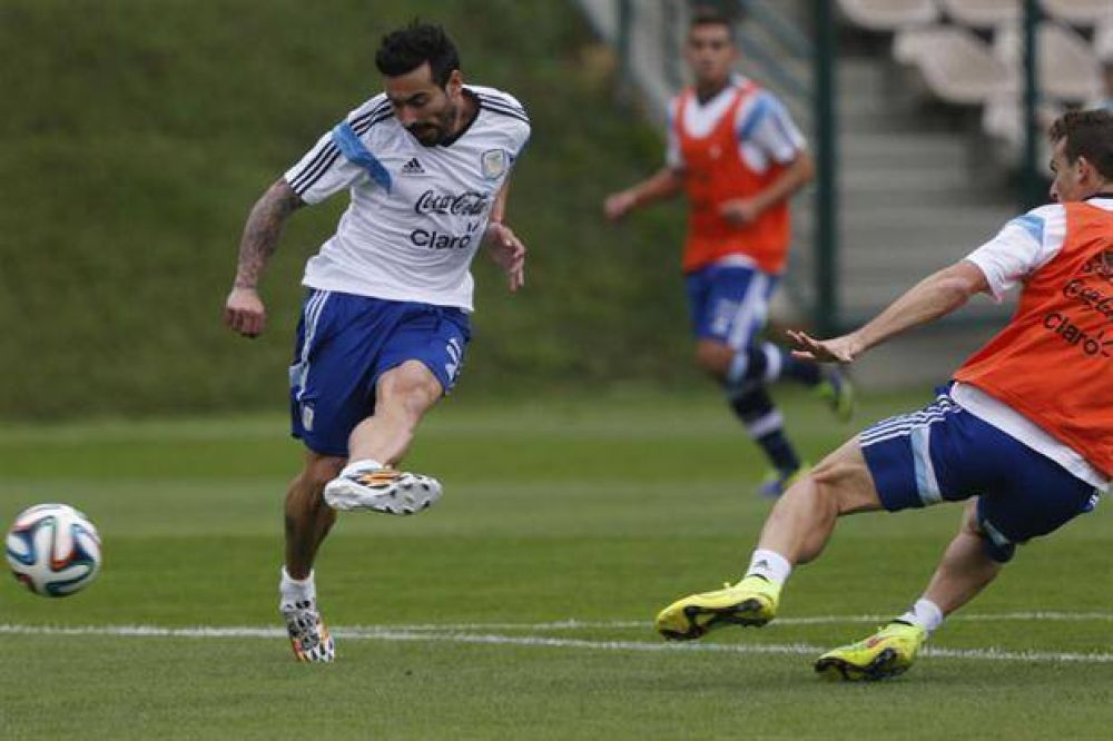 Alejandro Sabella mantiene la duda: Ezequiel Lavezzi y Gonzalo Higua�n pelean por un lugar