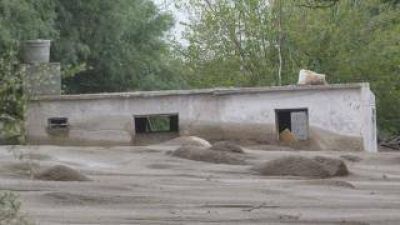 Desarrollo Social entreg� subsidios a afectados por el alud en Sij�n