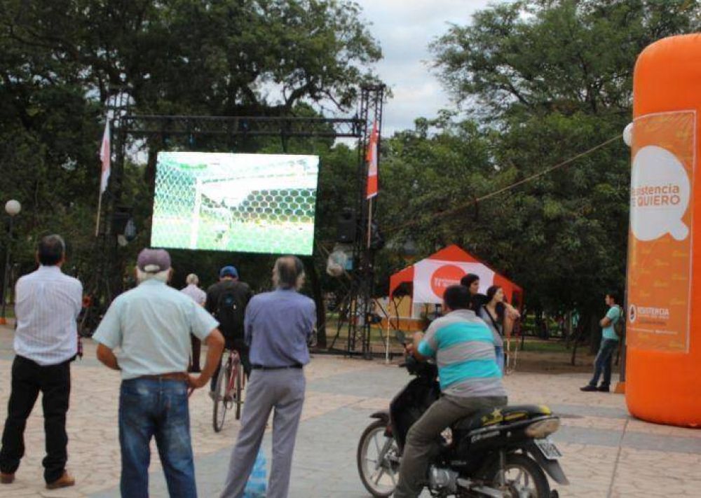 Instalaron una pantalla gigante en la plaza 25 de Mayo para mirar el Mundial