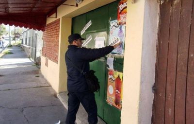 Clausuran locales comerciales por no cumplir con la ley