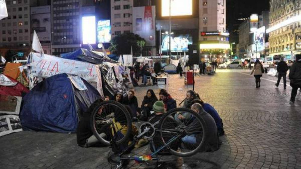Villa Obelisco: tras una negociaci�n, levantar�an el acampe
