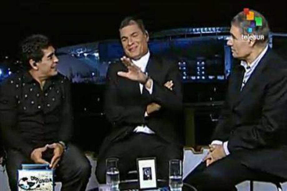 Rafael Correa, junto a Diego Maradona: 