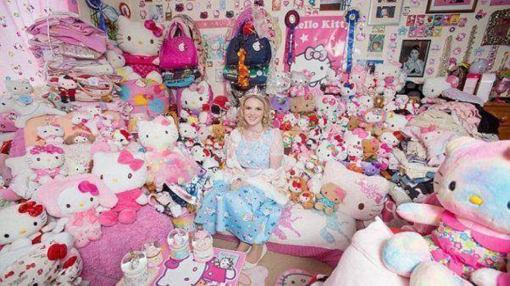 Fan�tica de Hello Kitty busca novio que le guste el rosa