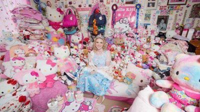 Fan�tica de Hello Kitty busca novio que le guste el rosa