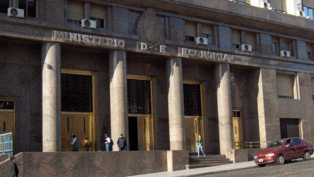 Econom�a espera que los topes a las tasas abaraten el cr�dito y den impulso al consumo