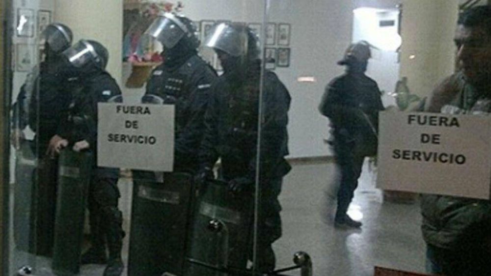  Cesantearon a tres polic�as y suspendieron a cuatro m�s de la Unidad Regional
