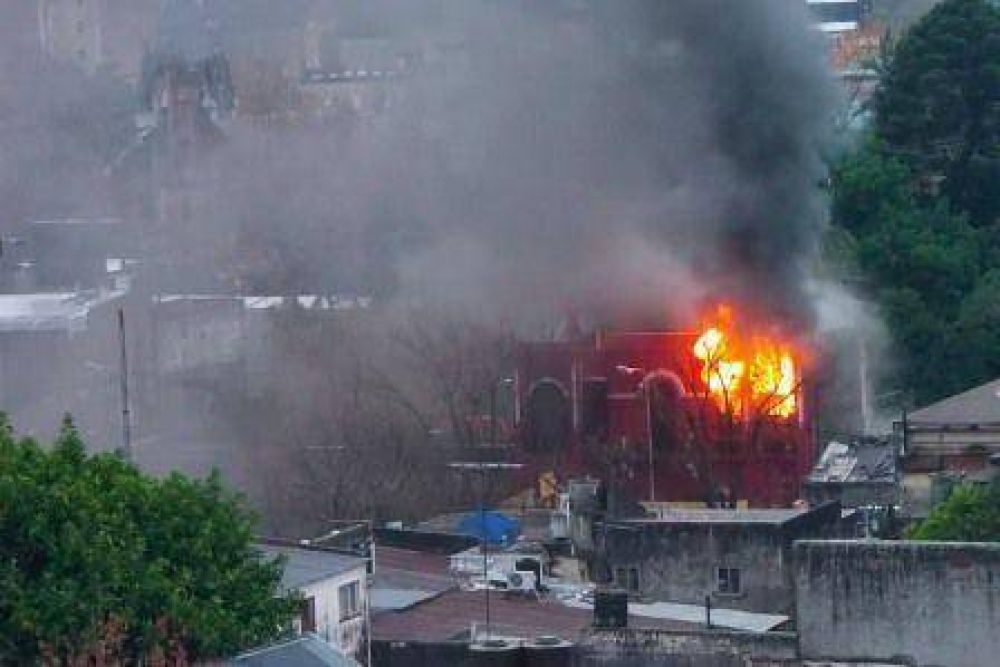 Un incendio afect� un complejo de viviendas en el centro de Tigre  
