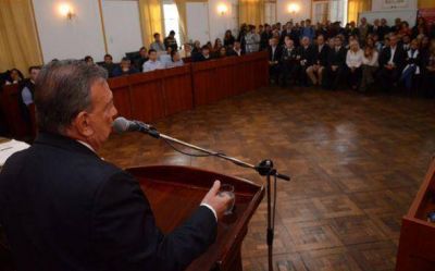 En una sesi�n extraordinaria, Z�ccaro y los concejales recordaron a Marcelo Castillo