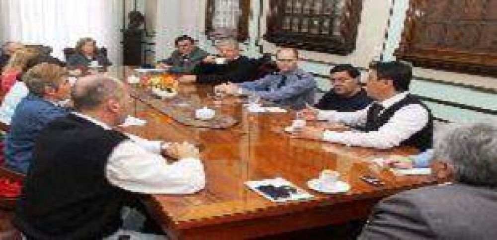 Importante reuni�n con la Junta Municipal de Defensa Civil 
