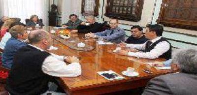 Importante reuni�n con la Junta Municipal de Defensa Civil 