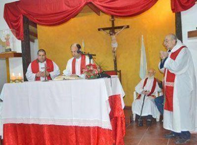 Emotiva despedida del padre Denis Fitzpatrick de la comunidad local