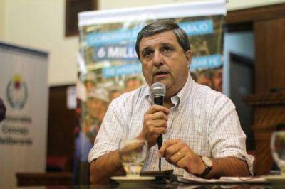Asombro y preocupaci�n de Cheppi ante la presencia de Scioli en un foro organizado por Clar�n
