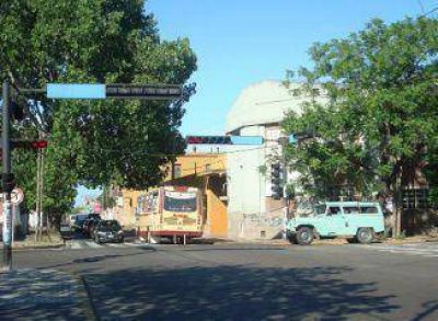 ATE y UDOCBA reclamaron seguridad para la secundaria 16 en la Jefatura de Inspecci�n