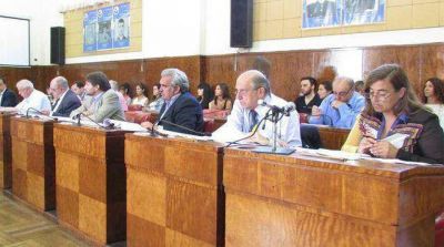 AM: �La UCR se defiende agrediendo y niega la gravedad institucional de lo que sucedi�