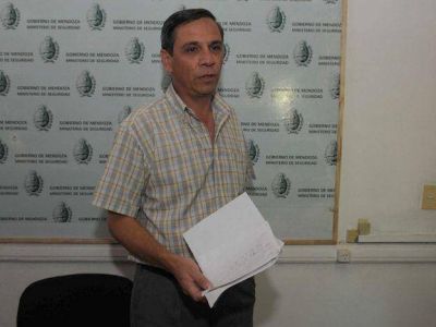 Caleri fue llamado por la Bicameral de Seguridad para dar explicaciones sobre su viaje a Londres