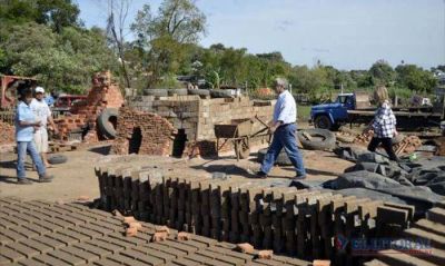 Desacelera el ritmo de crecida del r�o pero se preparan para asistir a 9.500 personas