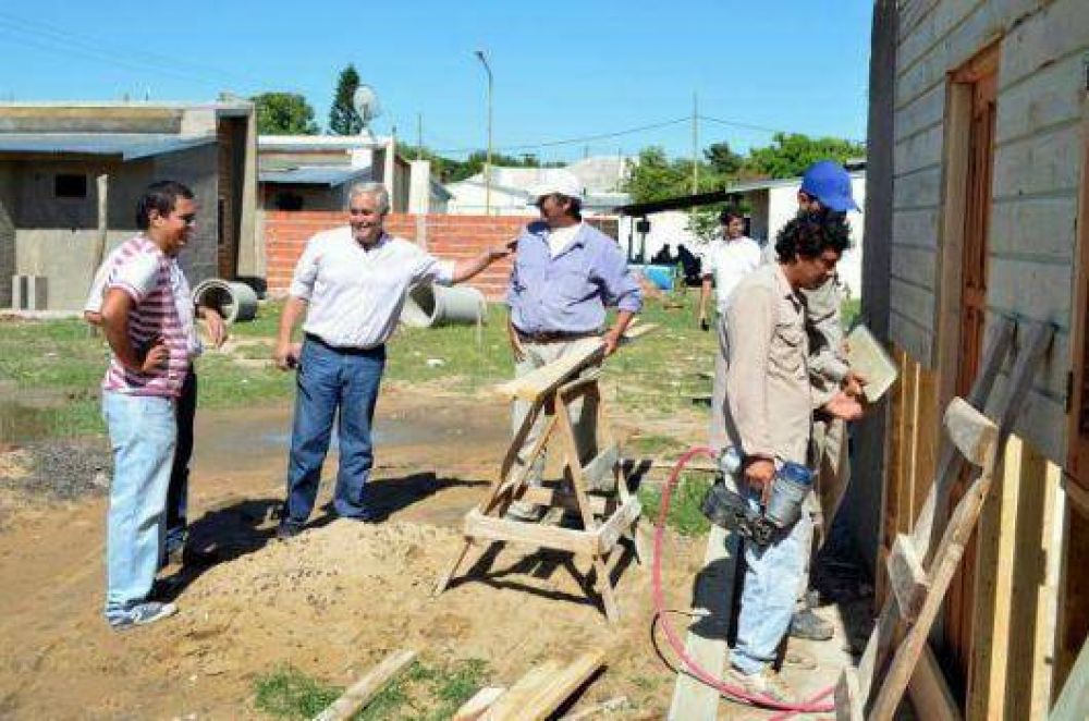 El Intendente entregar� nuevas viviendas sociales en los barrios La Chola y Doctor Monta�a