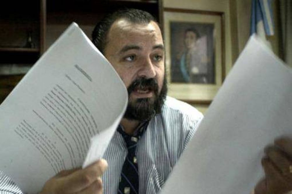 Encuentran en la fiscal�a de Campagnoli un �lbum con fotograf�as de vecinos de Saavedra